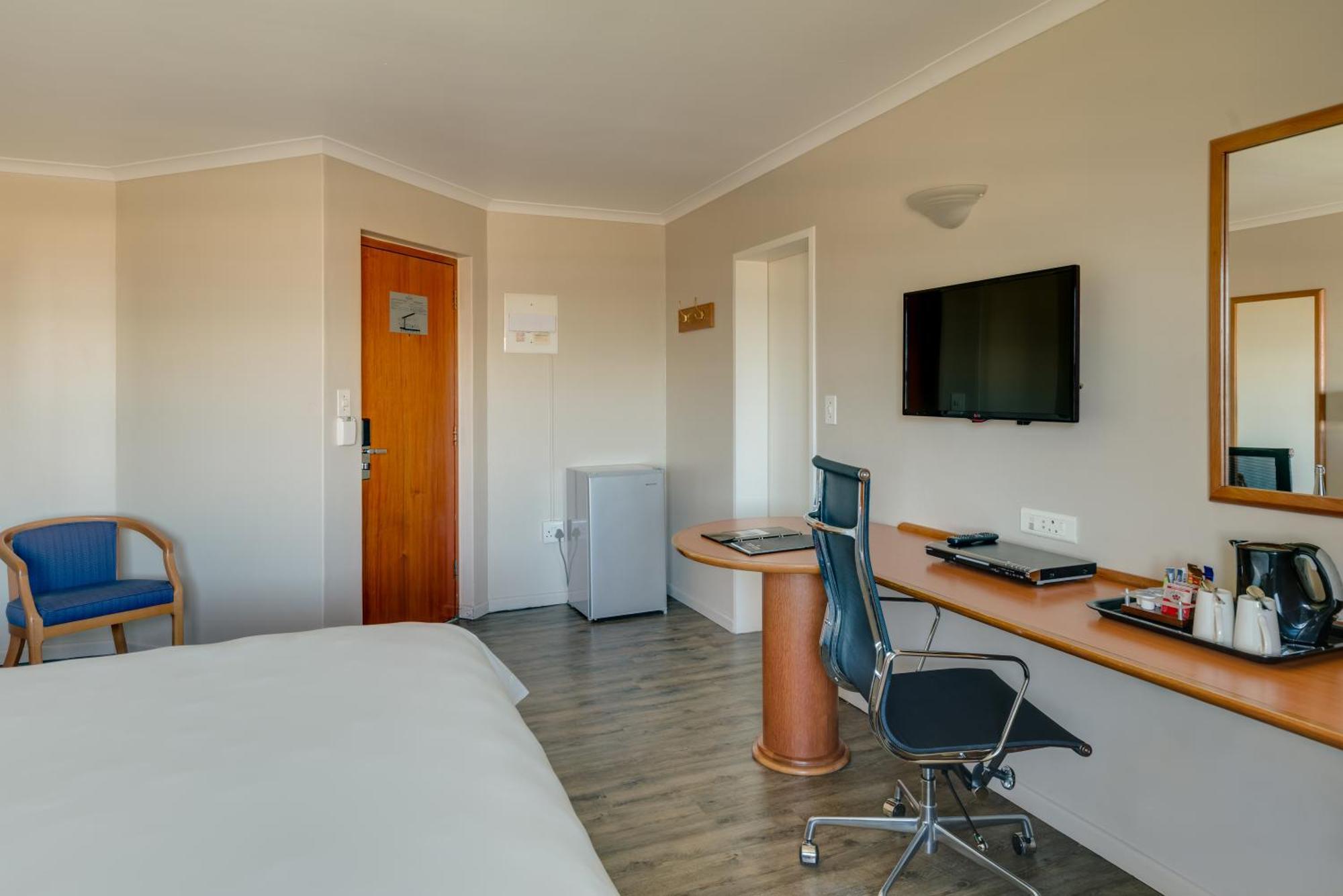 Protea Hotel By Marriott Cape Town Tyger Valley Bellville Exterior photo
